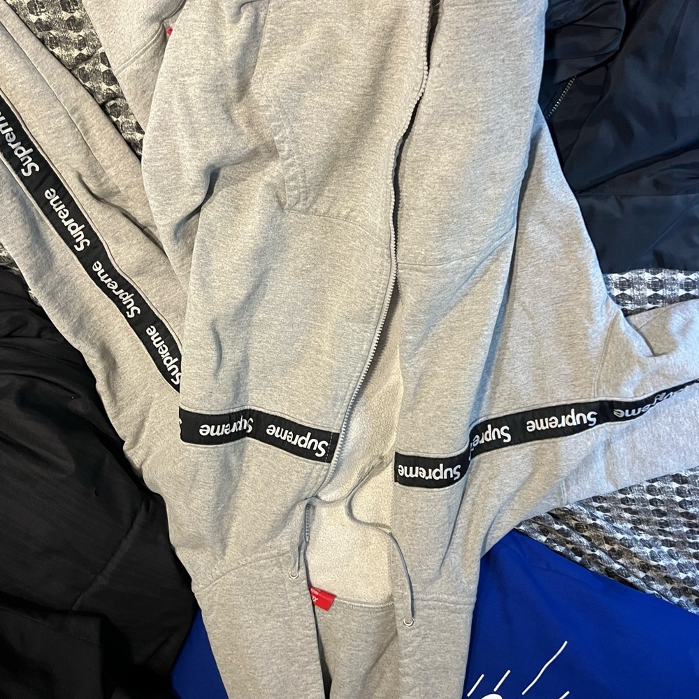 Supreme hoodie sweater